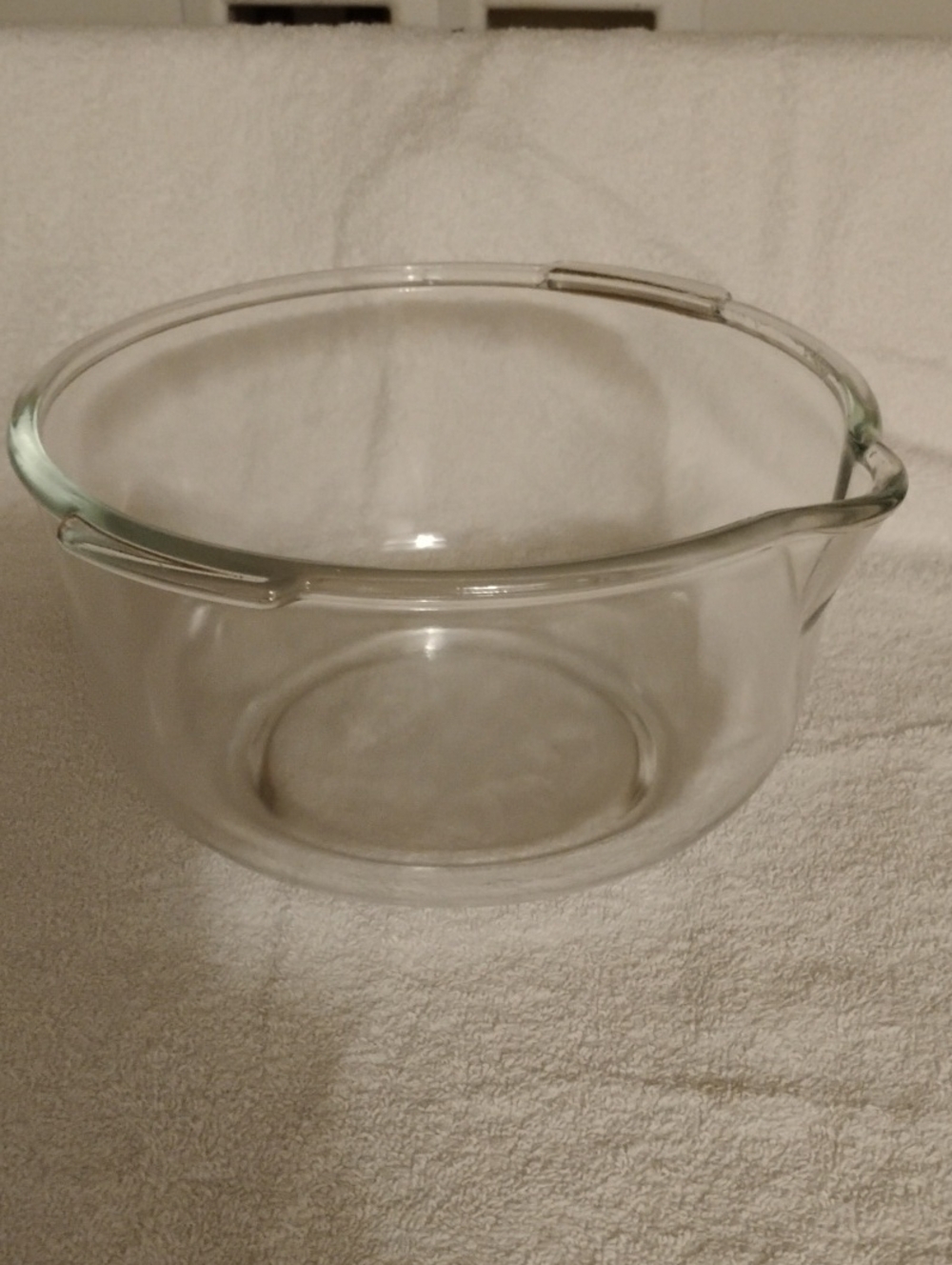 Mixing Bowl with Pour Spout - Clear Glass
